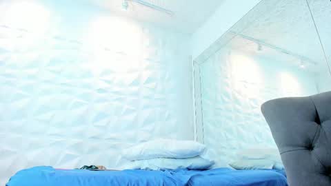  Nahomi  online show from March 7, 2025, 6:43 pm