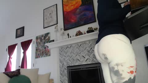 Aurora Willows online show from February 6, 2025, 5:51 pm