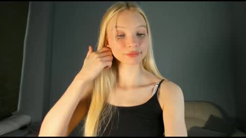 Kira online show from December 4, 2025, 4:55 am