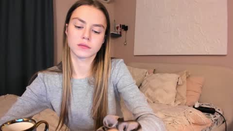 Snapshot of 1i1ypa1mer chatting on December 10, 2024, 9:33 pm Lily 3 online show from December 10, 2024, 9:33 pm