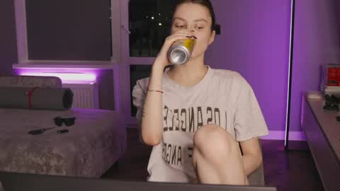 Lily 3 online show from May 21, 2026, 9:33 pm