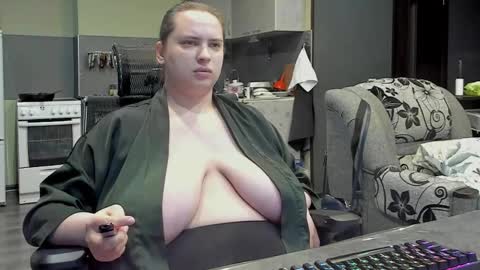 1LINDSEY1 online show from February 22, 2025, 11:57 am