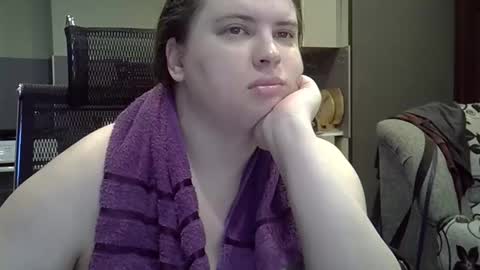 1LINDSEY1 online show from September 17, 2025, 2:19 pm