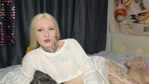 Snapshot of 1lola4ka chatting on November 17, 2025, 4:24 pm Michelle online show from November 17, 2025, 4:24 pm