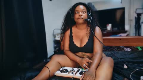 Snapshot of 1lookurhooked chatting on September 14, 2025, 2:33 am Lillycakes online show from September 14, 2025, 2:33 am