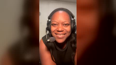 Snapshot of 1lookurhooked chatting on January 18, 2026, 11:08 pm Lillycakes online show from January 18, 2026, 11:08 pm