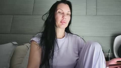 Onna online show from July 3, 2026, 2:23 pm