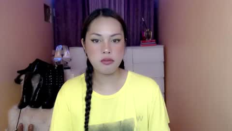 Snapshot of 1miracle_tranny chatting on June 17, 2026, 7:00 am 1miracle_tranny online show from June 17, 2026, 7:00 am