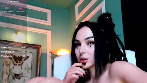 Moona  online show from February 26, 2025, 6:11 pm