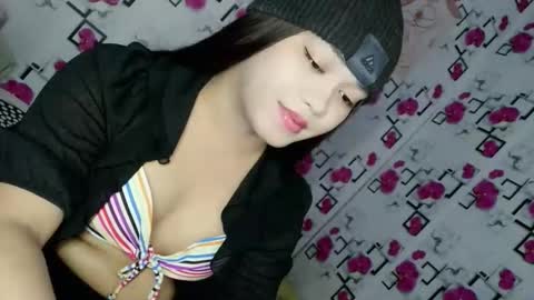 1sexy_kim69 online show from April 17, 2026, 4:21 pm