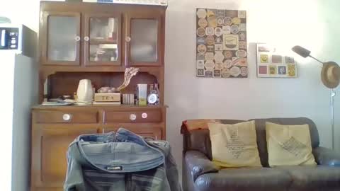 22esserre online show from January 3, 2025, 12:52 pm