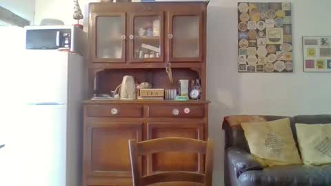 22esserre online show from September 15, 2025, 11:43 am