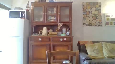 22esserre online show from October 9, 2025, 11:08 am