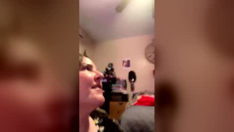 2blondesonepup online show from May 4, 2026, 12:39 am