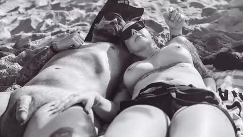 Snapshot of 2freakycouple24 chatting on December 17, 2024, 10:54 pm Zak and Raegan online show from December 17, 2024, 10:54 pm