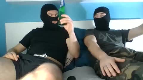 2frenchfriends online show from October 28, 2025, 8:11 pm