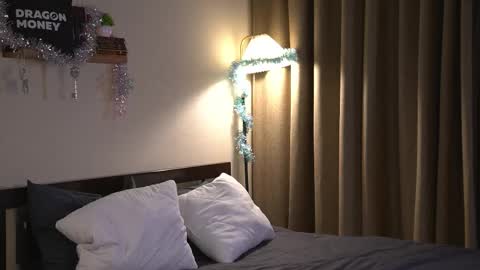 Elley  online show from December 17, 2025, 6:41 am