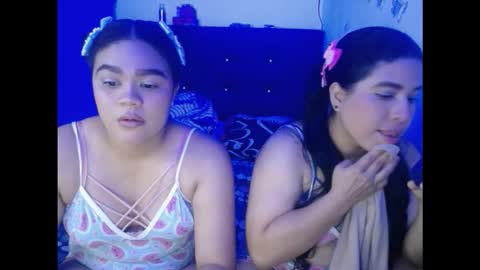 2moons_full_of_love online show from November 5, 2025, 11:16 pm