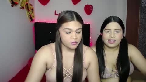 Snapshot of 2moons_full_of_love chatting on February 15, 2026, 5:26 am 2moons_full_of_love online show from February 15, 2026, 5:26 am