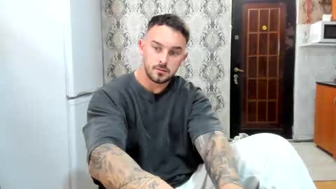 2sexymuscles online show from May 22, 2026, 8:25 pm