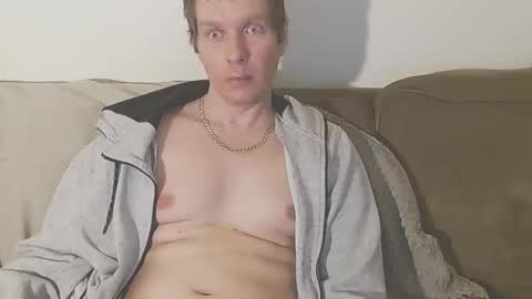 2small4you83 online show from February 11, 2025, 10:04 am