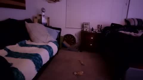 Snapshot of 2stroke82 chatting on November 2, 2025, 9:00 am 2stroke82 online show from November 2, 2025, 9:00 am