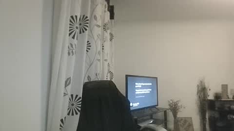 33UK online show from December 3, 2025, 12:29 am