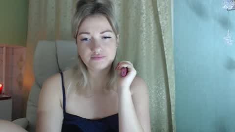 Snapshot of 3sweetcandy3 chatting on November 20, 2025, 11:48 pm 3sweetcandy3 online show from November 20, 2025, 11:48 pm