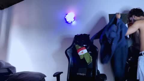 E V I L online show from November 15, 2025, 6:48 pm