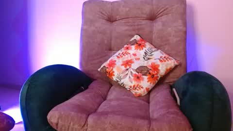 Violeta online show from March 8, 2025, 4:12 am