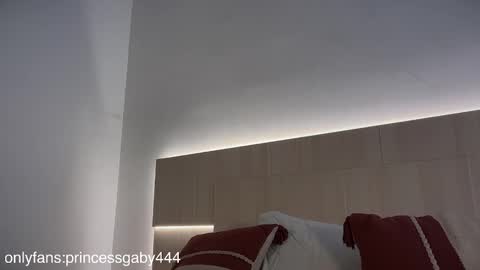 Gabriela  online show from September 9, 2025, 4:39 pm