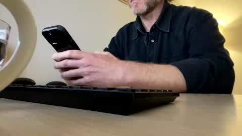 Snapshot of 555tony555 chatting on July 5, 2026, 10:28 pm 555tony555 online show from July 5, 2026, 10:28 pm