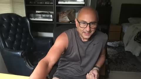 daddy vegas  for single women and couples here online show from July 15, 2026, 2:22 pm
