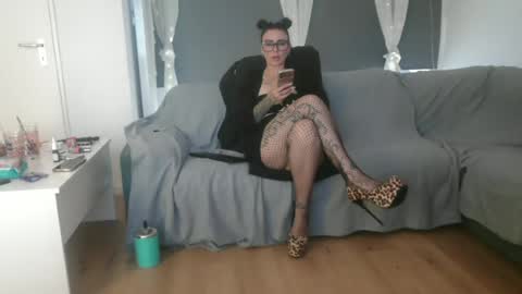 69sweetpoison online show from June 14, 2026, 3:58 pm