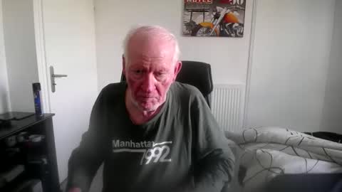 Snapshot of 73yves chatting on June 1, 2026, 6:26 am 73yves online show from June 1, 2026, 6:26 am