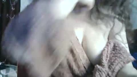 Lilu online show from April 19, 2026, 9:28 pm