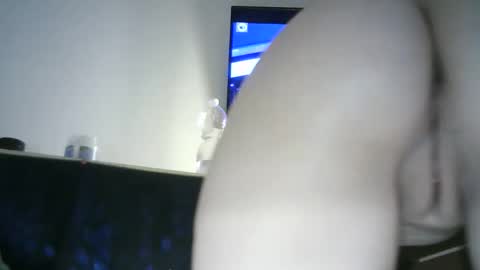 Lilu online show from April 21, 2026, 10:01 pm