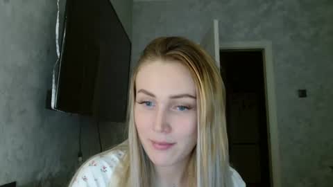 7melania online show from September 19, 2025, 5:24 pm