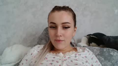 7melania online show from October 1, 2025, 10:43 am