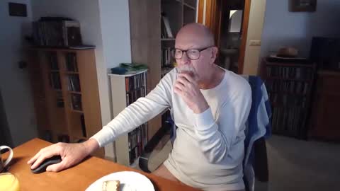  Papi  online show from April 9, 2026, 8:09 am