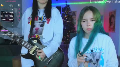 Snapshot of 819sunflowerinahat2016 chatting on December 7, 2024, 6:54 am Cornelia and Dante online show from December 7, 2024, 6:54 am