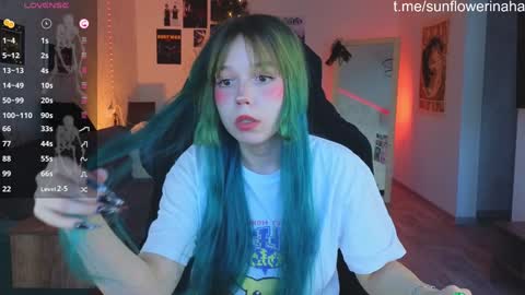 Snapshot of 819sunflowerinahat2016 chatting on December 15, 2024, 5:45 am Cornelia and Dante online show from December 15, 2024, 5:45 am