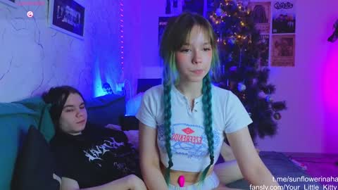 Snapshot of 819sunflowerinahat2016 chatting on January 3, 2025, 3:27 am Cornelia and Dante online show from January 3, 2025, 3:27 am