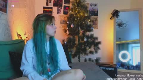 Snapshot of 819sunflowerinahat2016 chatting on January 8, 2025, 8:27 am Cornelia and Dante online show from January 8, 2025, 8:27 am