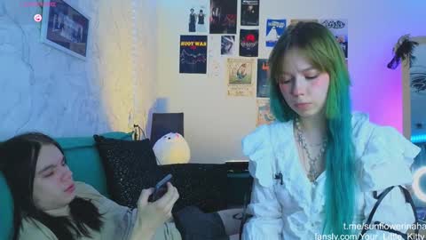 Snapshot of 819sunflowerinahat2016 chatting on January 10, 2025, 10:17 am Cornelia and Dante online show from January 10, 2025, 10:17 am