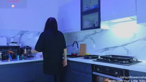 Snapshot of 819sunflowerinahat2016 chatting on January 12, 2025, 7:10 pm Cornelia and Dante online show from January 12, 2025, 7:10 pm