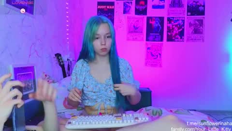 Snapshot of 819sunflowerinahat2016 chatting on January 29, 2025, 6:28 pm Cornelia and Dante online show from January 29, 2025, 6:28 pm