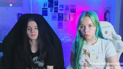 Snapshot of 819sunflowerinahat2016 chatting on February 19, 2025, 7:05 pm Cornelia and Dante online show from February 19, 2025, 7:05 pm