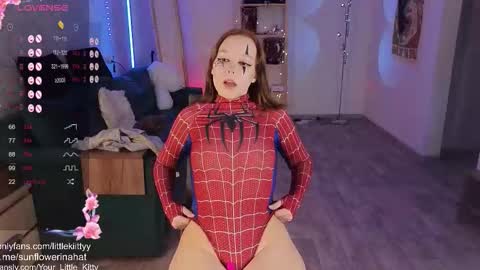 Snapshot of 819sunflowerinahat2016 chatting on October 31, 2025, 11:22 am Cornelia and Dante online show from October 31, 2025, 11:22 am