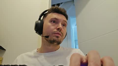 8inchdude93 online show from September 9, 2025, 10:26 am